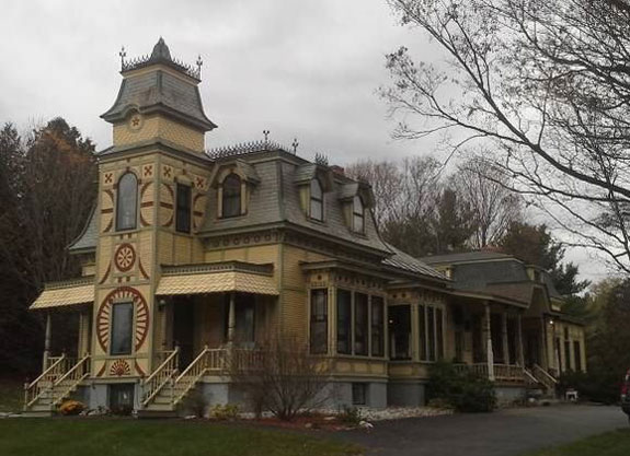 this-999000-victorian-romantic-mansion-in-vermont-still-features-many-original-1840s-touches