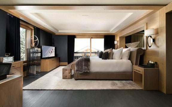the-master-suite-has-an-entire-floor-to-itself
