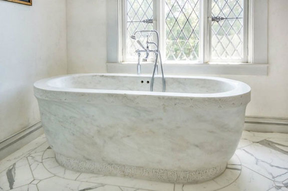this-detached-marble-tub-is-gorgeous