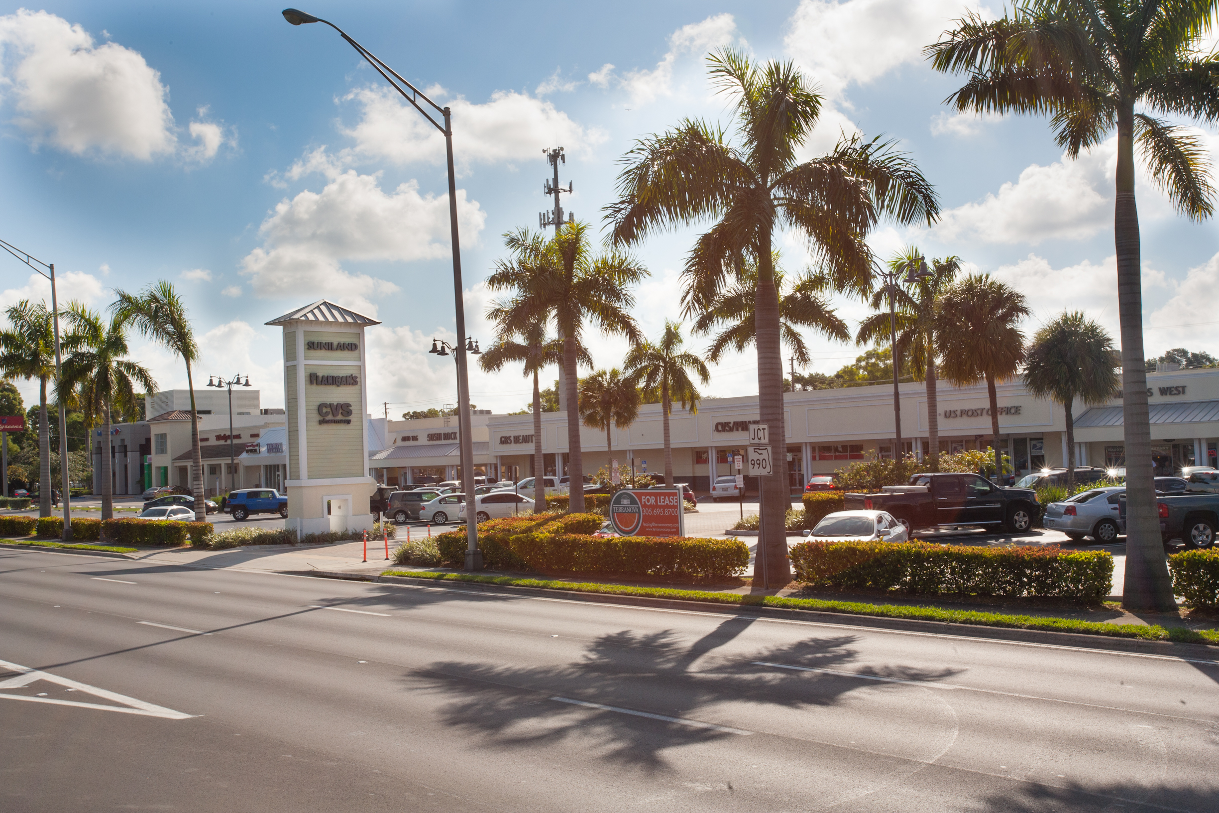 Suniland Shopping Center (credit: David Rappoport Photography)
