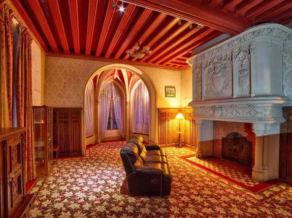 the-inside-is-as-luxurious-as-you-would-expect-a-16th-century-manor-house-to-be-an-original-carved-fireplace-features-a-medieval-crest