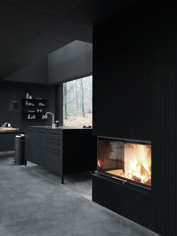 vipp_shelter_kitchen_fireplace
