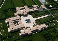 Fly over Ira Rennert’s $500M Hamptons mansion: VIDEO