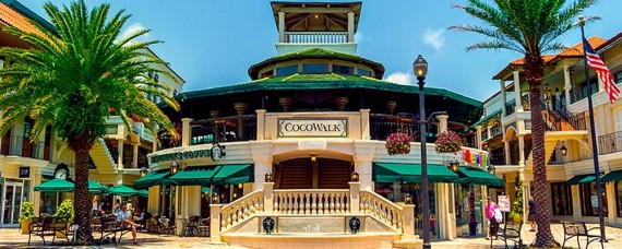 An exterior shot of the CocoWalk shopping center in Coconut Grove