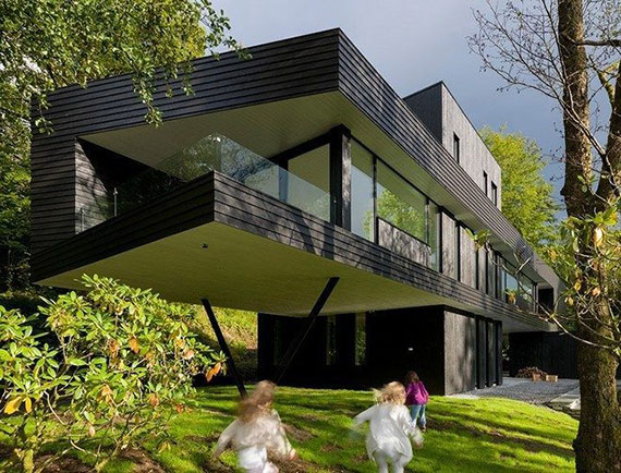 Canadian architect Todd Saunders' modernist tree house (credit: Designboom)