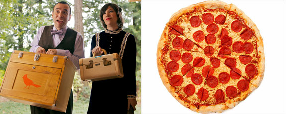 Fred Armisen and Carrie Brownstein of "Portlandia" and a pizza