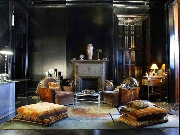 this-painted-black-room-looks-like-the-perfect-spot-to-host-a-seance-on-a-stormy-night