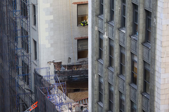 Collapse at 25 West 38th Street (credit: Ray Hennessey via Twitter @Hennesseyedit)