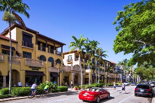 Naples buildings sold by HFF client Fifth Avenue Holdings.
