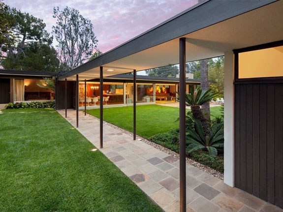 the-residences-original-design-included-two-bedrooms-but-as-the-bailey-family-grew-neutra-designed-additional-bedrooms-that-were-connected-to-the-main-house-through-a-walkway