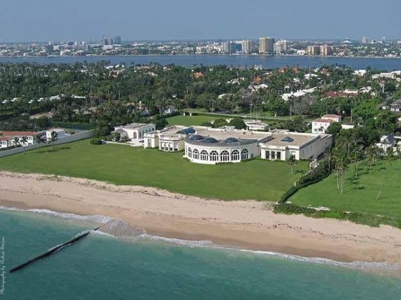 An aerial photo of the Palm Beach mansion at 515 County Road (Credit: Palm Beach Daily News)