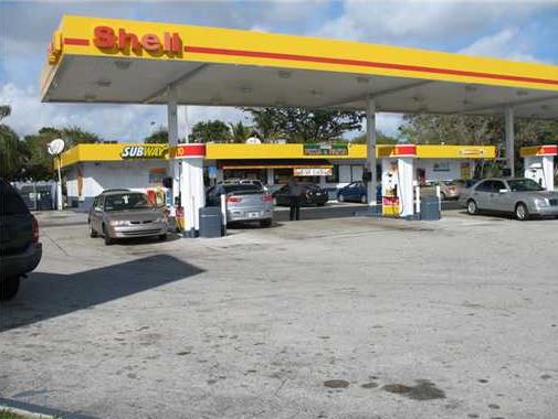The Shell gas station near West Miami