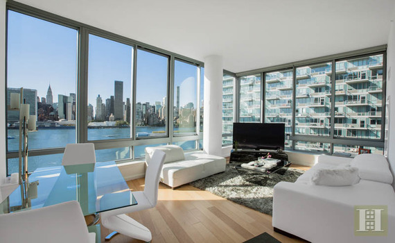 Artist Robert Lazzarini sold his 1,154-square-foot condo at the View in Long Island City for $2.25 million. It's a price-per-square-foot record in Queens.