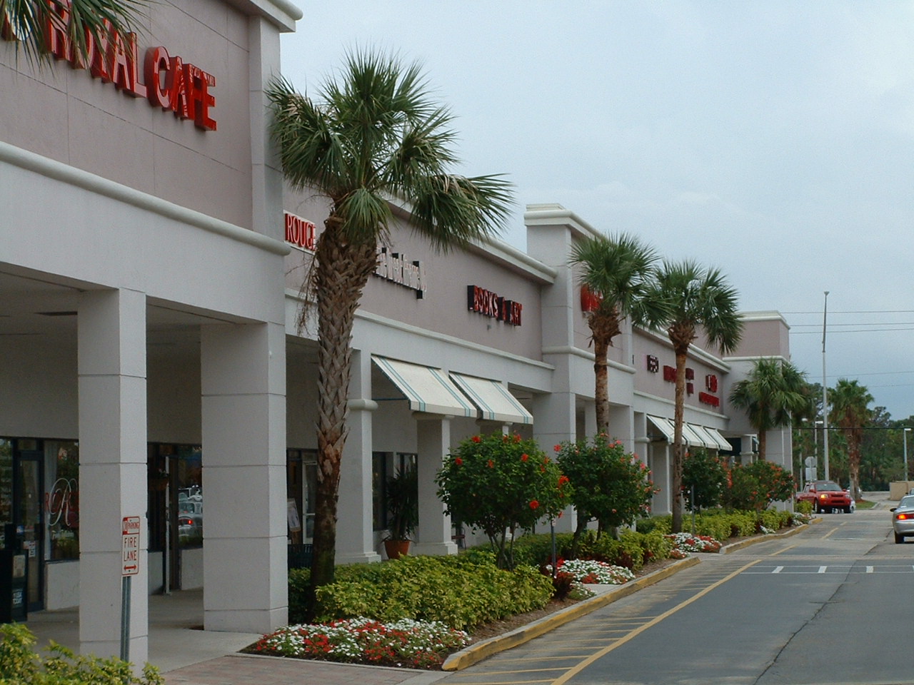 The shopping center at 131 North Alternate A1A