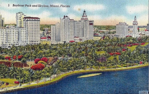 A vintage 1940's postcard of Bayfront Park in Miami (Credit: Joe Haupt)