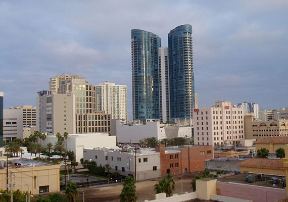 2006 photo of downtown Fort Lauderdale (Credit: Bastique)