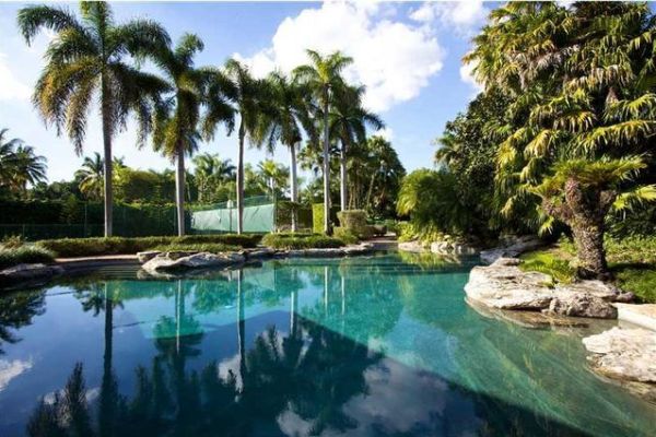 The pool at 4770 Southwest 80 Street in Miami (Credit: www.realtor.com)