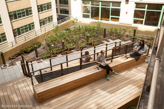outdoor-courtyards-are-available-for-employees-to-enjoy-the-sunshine-while-getting-some-work-done