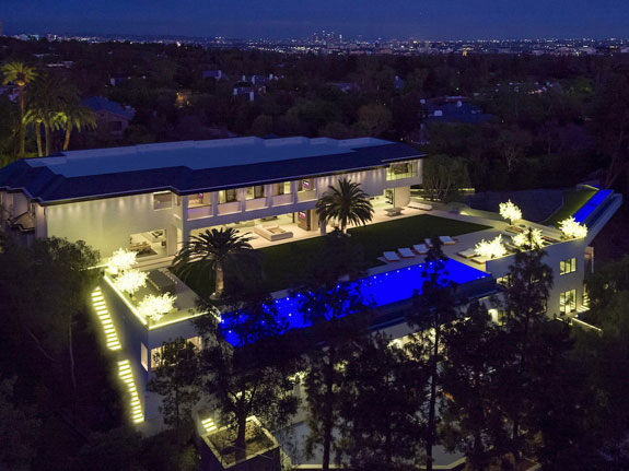 2-located-in-the-ritzy-whopping-38000-square-feet-and-has-10-bedrooms-and-20-full