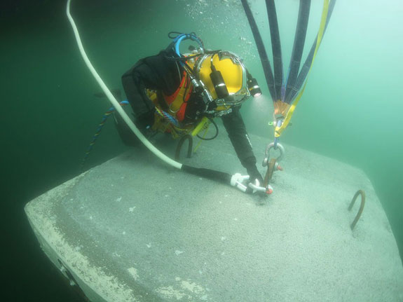 march-2016-a-diver-connects-a-rope-made-of-ultra-high-molecular-weightpiers-in-place
