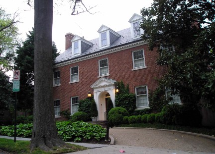 Clinton home in Washington, DC on Whitehaven Street (photo credit: kirking20 via Wiki Commons)