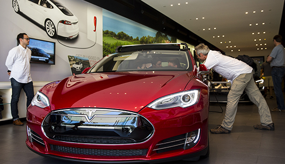 A customer looking at a Tesla Model S at the Third Street Promenade showroom in Santa Monica (Photo by Jay L. Clendenin via Getty Images)