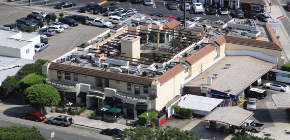 Brentwood Town Center at 13050 San Vicente Boulevard (Credit: Sonnenblick-Eichner Company)