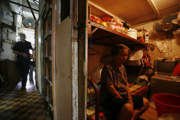 inside-a-600-square-foot-apartment-complex-in-hong-kong-sit-19-units-all-measuring-less-than-25-square-feet-they-are-known-as-cubicle-homes-or-more-ominously-coffin-homes