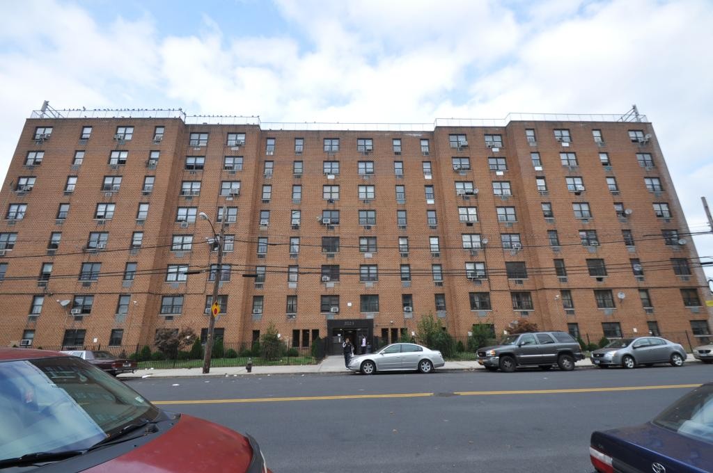 Abraham Leser to buy 179-unit Bronx building for $34M