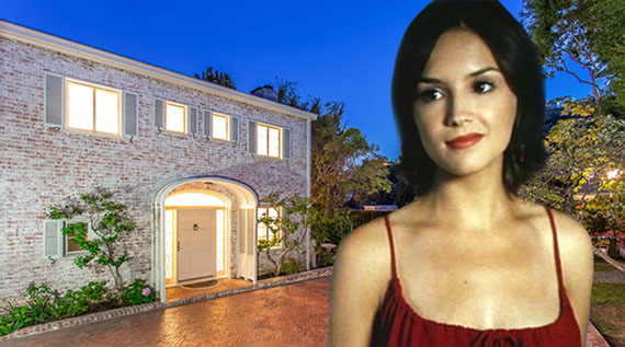 Rachael Leigh Cook as Laney in "She's All That" and the actress' home in Hollywood Hills West (Credit: Trulia, Miramax Films)