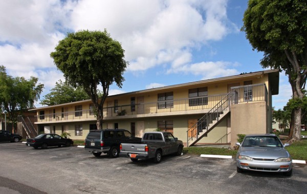 Palm Hill Apartments, 5101 Palm Hill Drive, West Palm Beach (Source: Apartments.com)
