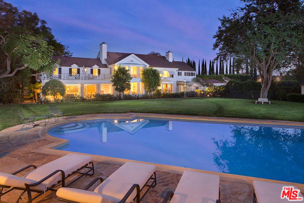 The Holmby Hills mansion (credit: Zillow)