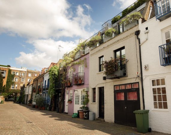 Homes in the Notting Hill district of London, England (Credit: Getty Images)