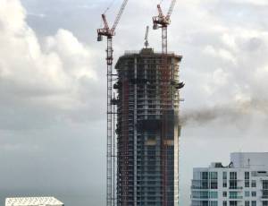 Fire at Panorama Tower (Credit: Johan Andreassen / Miami Herald)