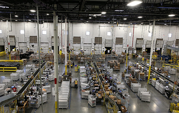 <em>Amazon fulfillment center on January 20, 2015, in Tracy, California. (Credit: Justin Sullivan/Getty Images)</em>