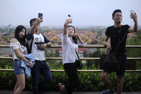 Chinese millennials on their smartphones (Credit: Getty Images)