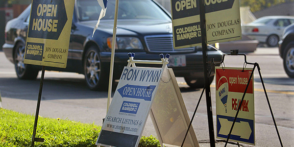 Open house signs (Getty Images)