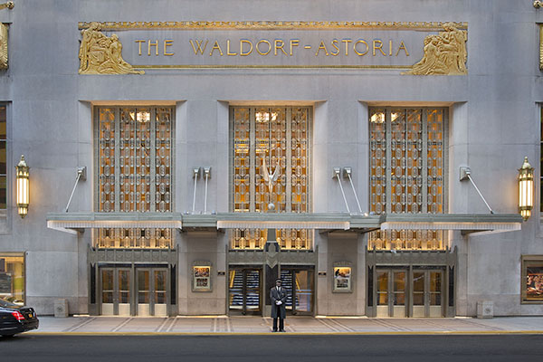 Park Avenue entrance to the Waldorf Astoria. (Credit: Hennem08)