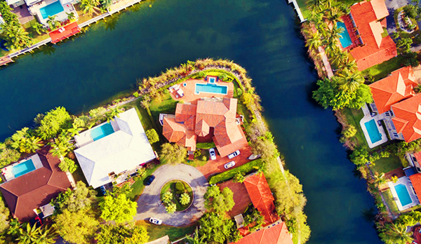 Aerial view of homes in South Florida (Credit: Pxhere)