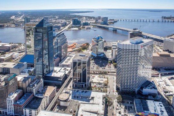 The BB&amp;T Tower (center) in downtown Jacksonville