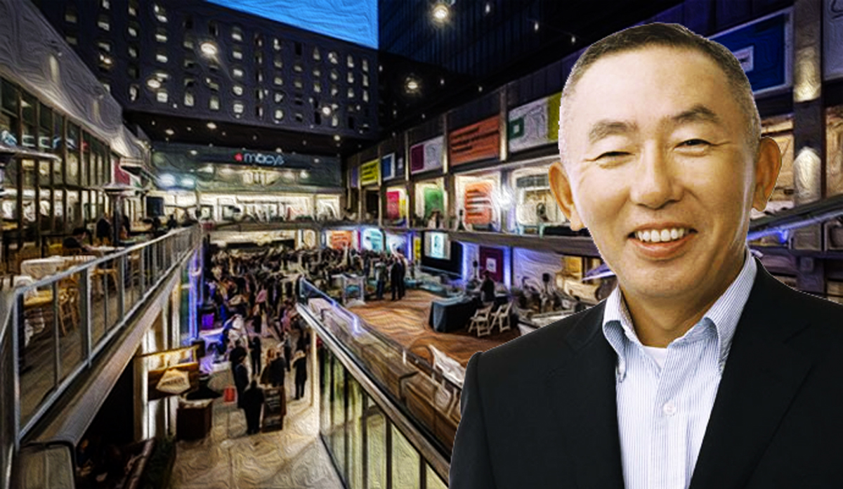Tadashi Yanai, CEO of Uniqlo's parent company Fast Retailing, and the Bloc