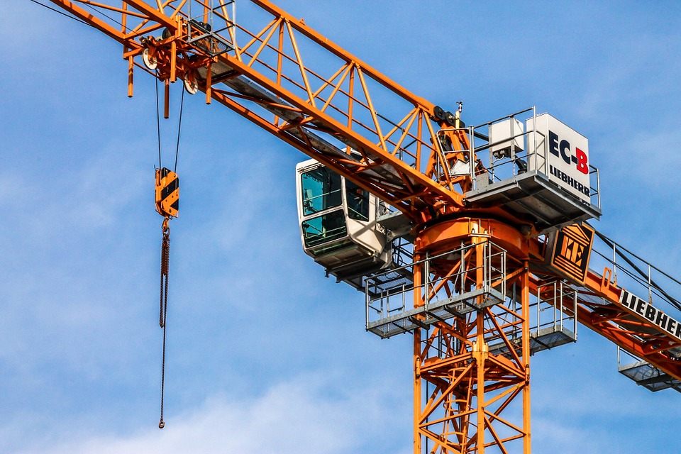 Construction crane (Credit: Pixabay)