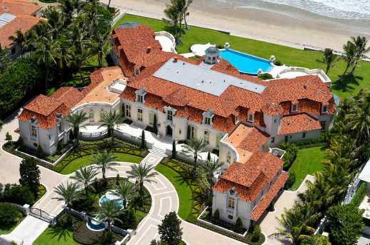 1071 North Ocean Boulevard in Palm Beach (Credit: Coldwell Banker Homes)