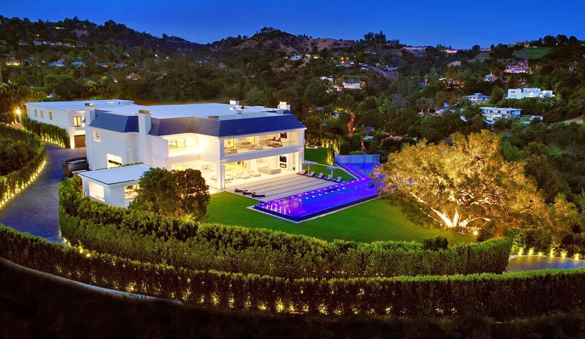 2571 Wallingford Drive in Beverly HIlls