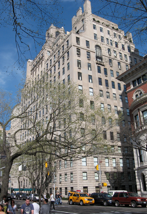 One of Manhattan’s most prestigious cooperative apartment buildings, 834 Fifth Avenue is located on the corner of East 64th Street, across from the Central Park Zoo.
