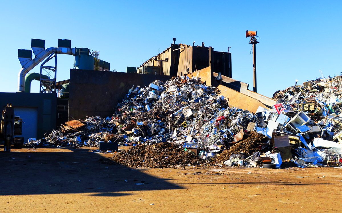 A junkyard (Credit: Daniel Lobo via Flickr)