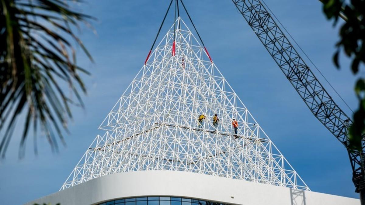 DiVosta Towers is topped off in Palm Beach Gardens. (Credit: Richard Graulich / The Palm Beach Post)
