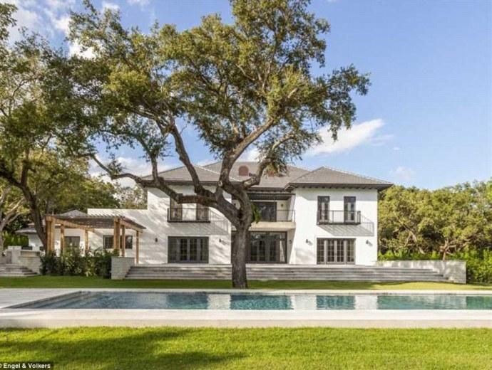 Elle Macpherson bought this Coral Gables home through Teach Nua 9550 LLC, the Daily Mail reported. (Credit: Engel &amp; Volkers)