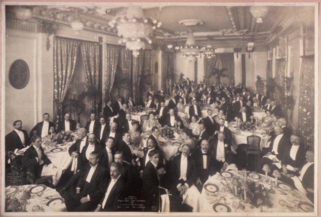 Banquet in honor of Arturo Toscanini at The St. Regis, 1908. Image via Wki Commons