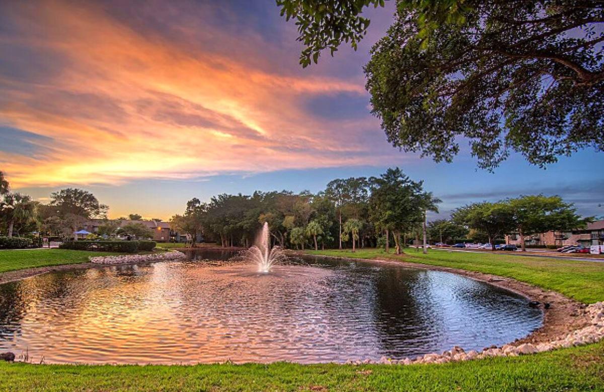 The Fountains at Forestwood apartment complex in Fort Myers (Credit: ApartmentList.com)